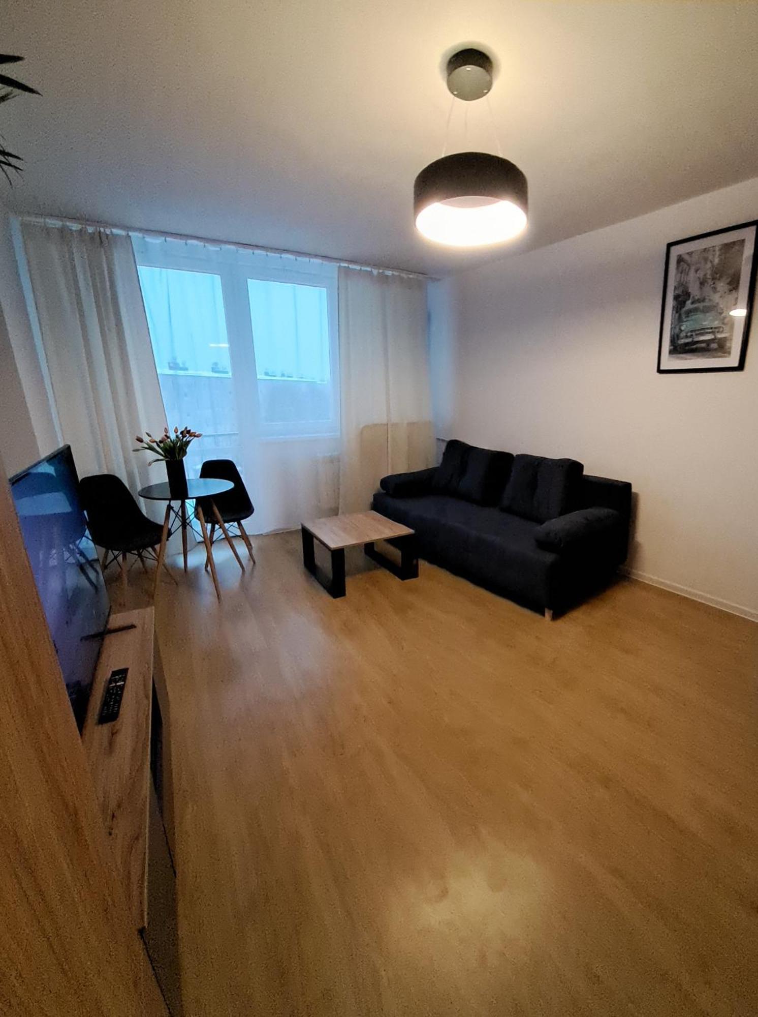 Kawalerka 28M Salon Z Kuchnia Centrum נובי סאוז' מראה חיצוני תמונה